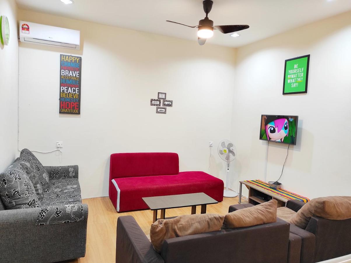 Hornbill Homestay Samarahan Kota Samarahan Exterior photo